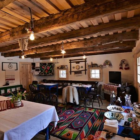 Iz De Maramures Rural Hotel (Adults Only) Surdesti  Eksteriør billede