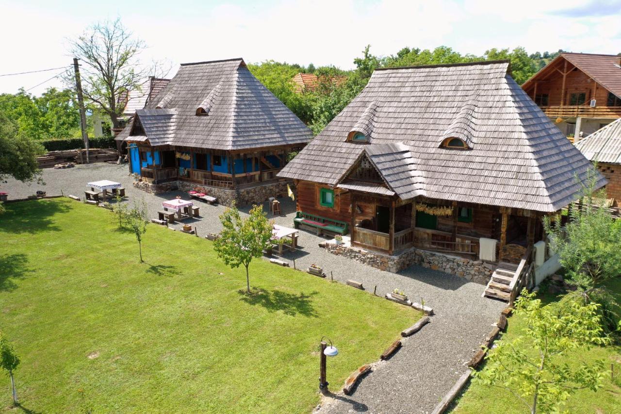Iz De Maramures Rural Hotel (Adults Only) Surdesti  Eksteriør billede