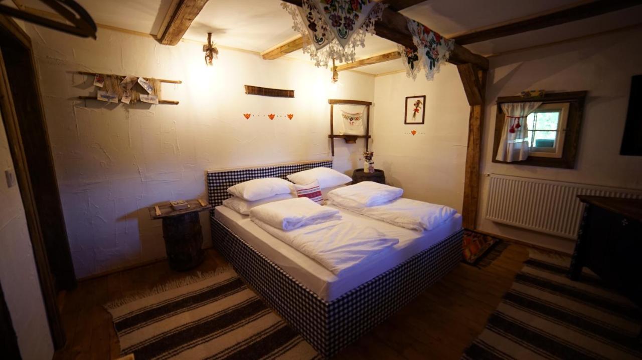 Iz De Maramures Rural Hotel (Adults Only) Surdesti  Eksteriør billede