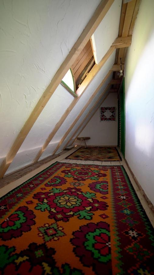 Iz De Maramures Rural Hotel (Adults Only) Surdesti  Eksteriør billede