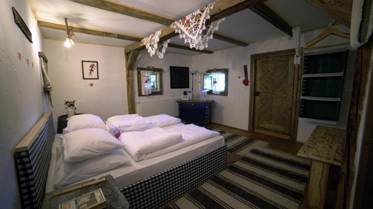 Iz De Maramures Rural Hotel (Adults Only) Surdesti  Eksteriør billede
