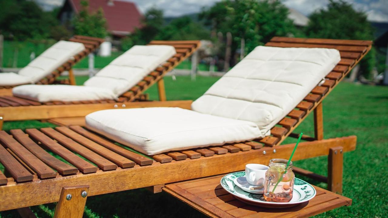 Iz De Maramures Rural Hotel (Adults Only) Surdesti  Eksteriør billede
