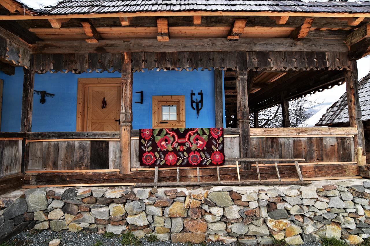 Iz De Maramures Rural Hotel (Adults Only) Surdesti  Eksteriør billede